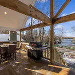 Stunning Lakeview Retreat