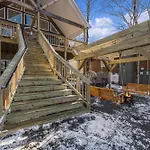 Stunning Lakeview Retreat