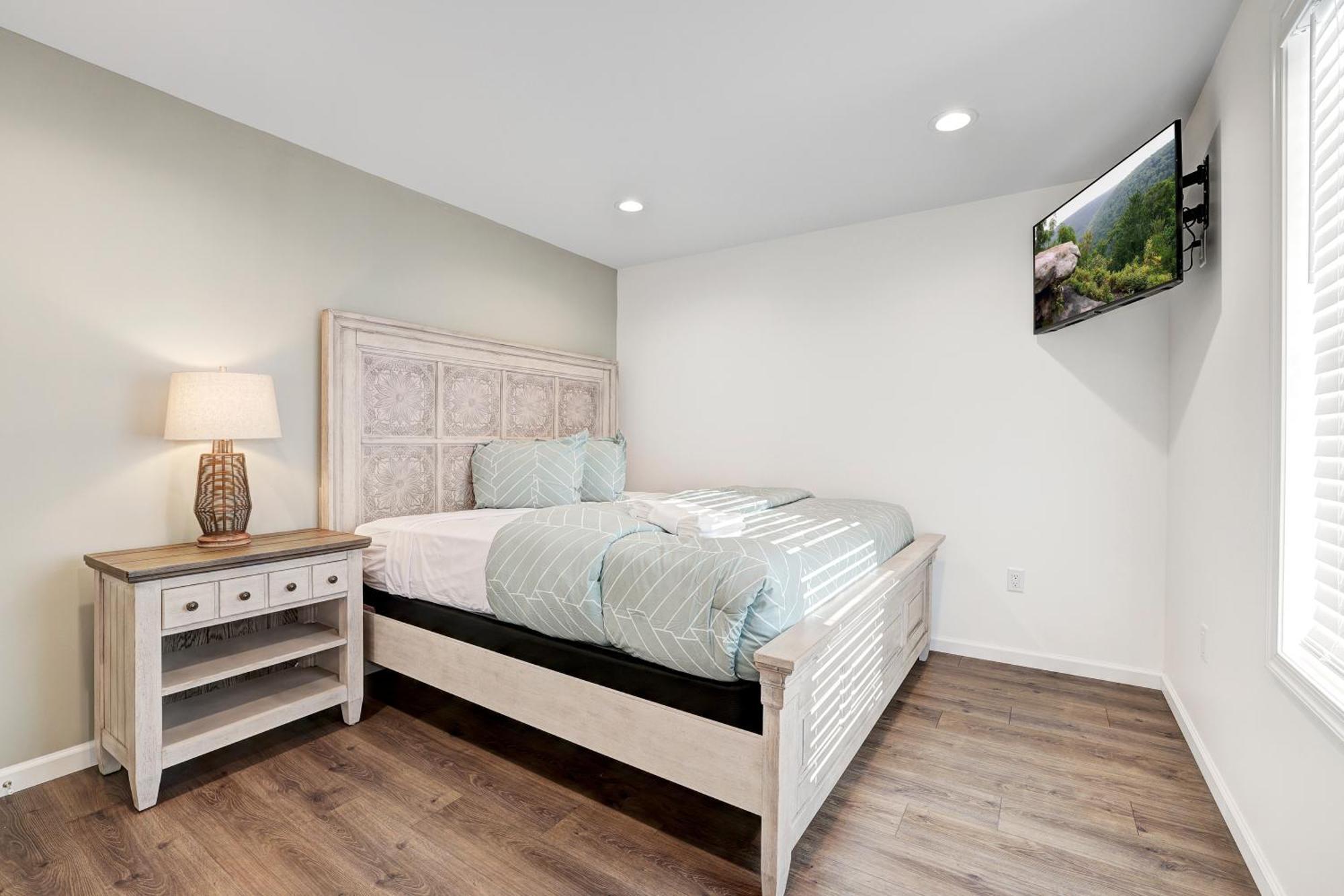 Stunning Lakeview Retreat * Lake Harmony