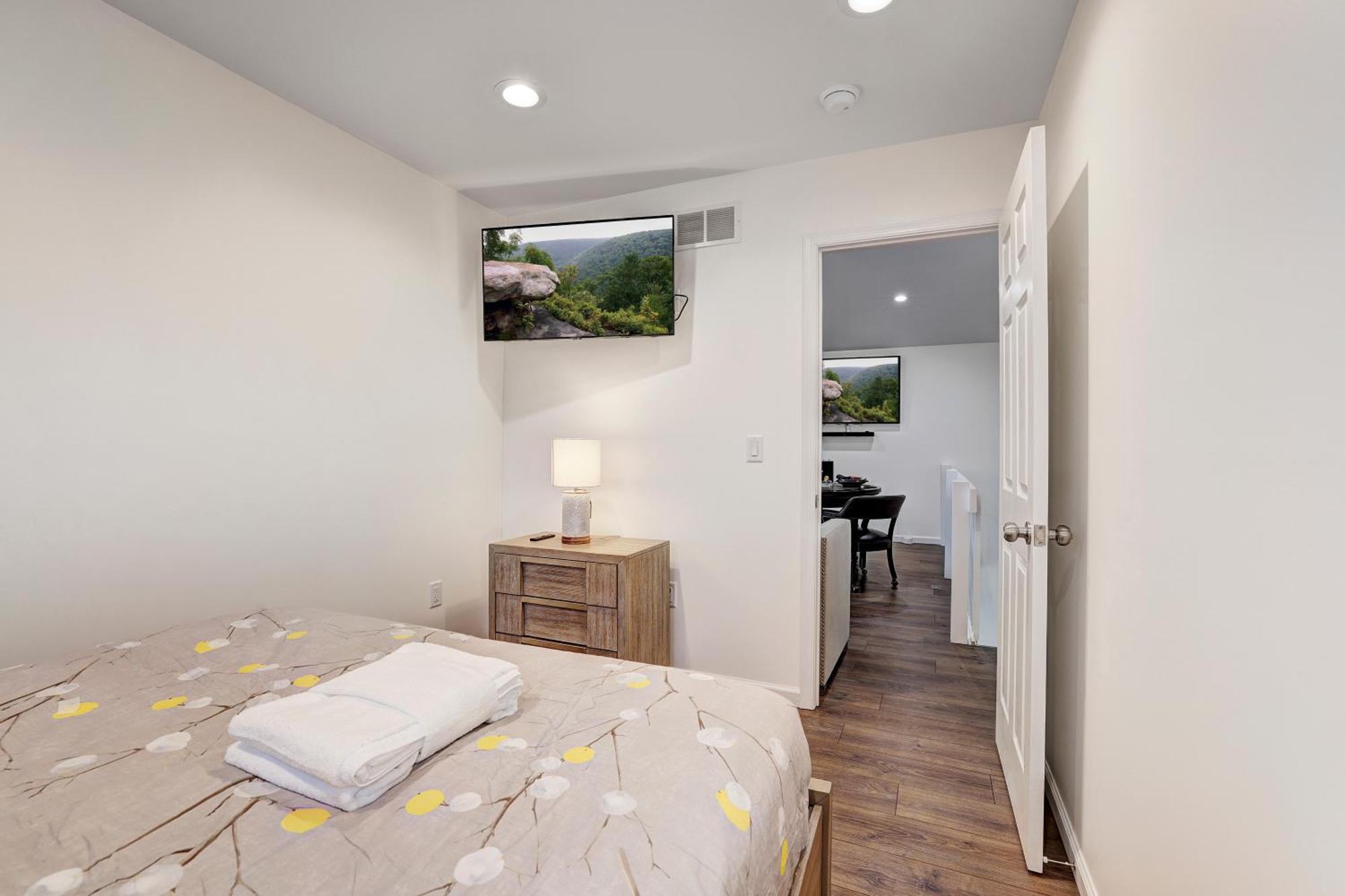 Stunning Lakeview Retreat Villa Lake Harmony