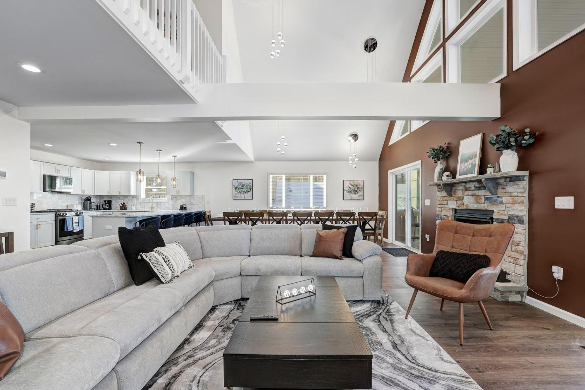 Stunning Lakeview Retreat Villa *