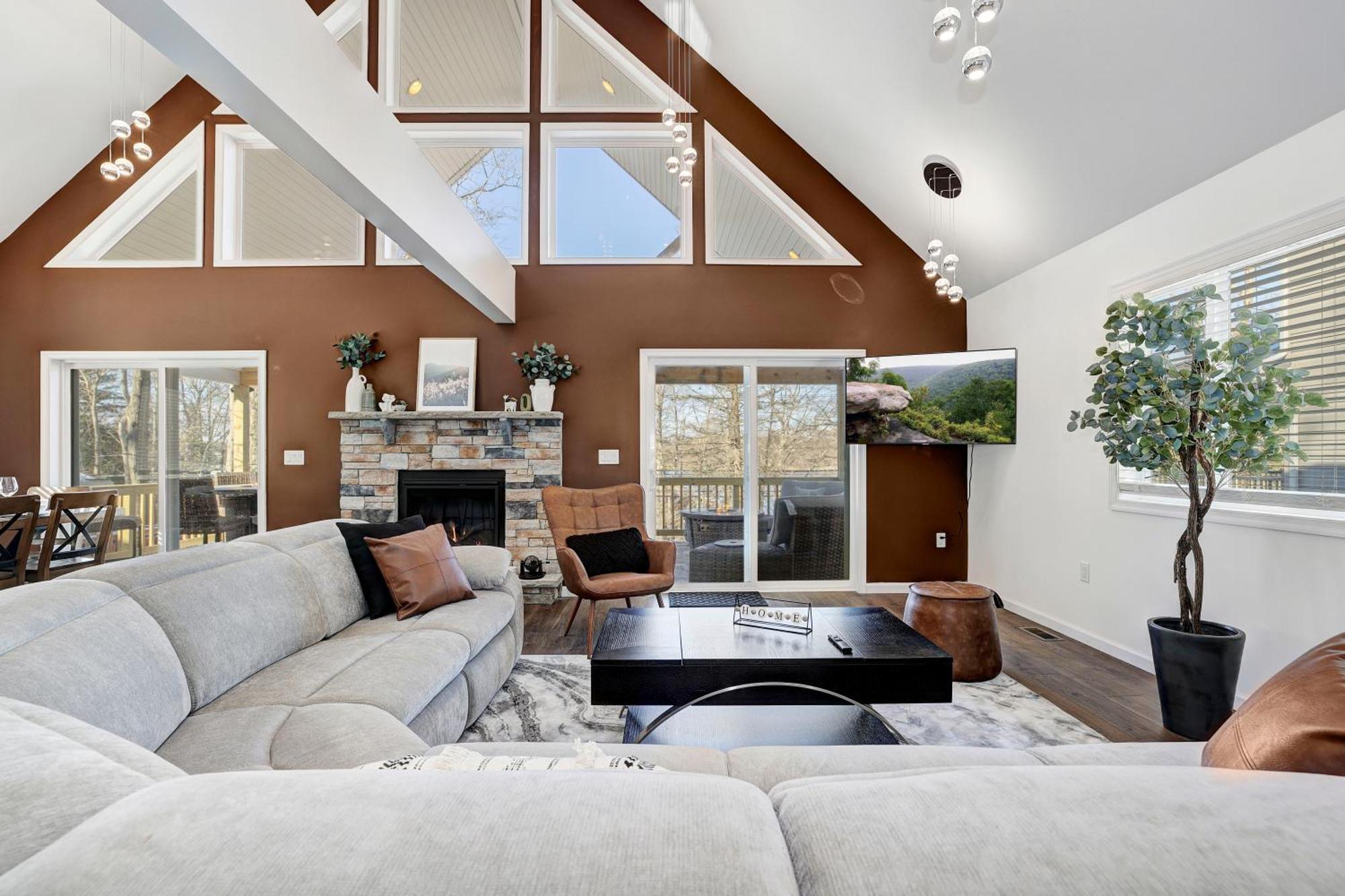 Stunning Lakeview Retreat Villa Lake Harmony