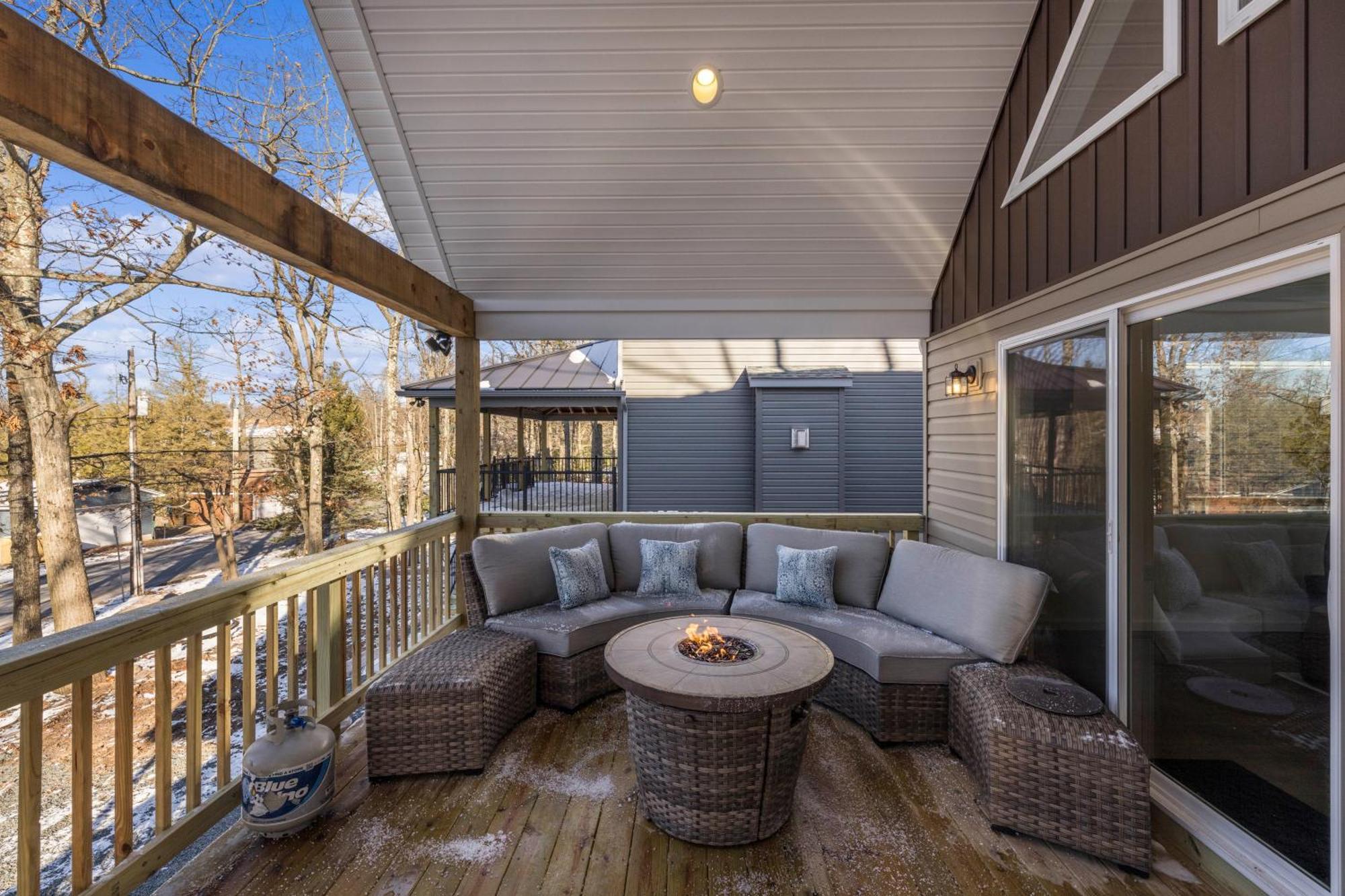 Stunning Lakeview Retreat * Lake Harmony