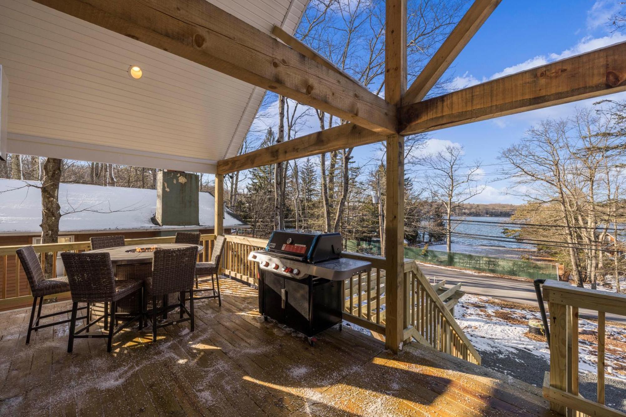Stunning Lakeview Retreat *